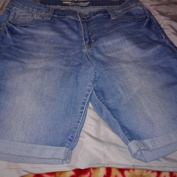 Shorts - Picture 1 of 2